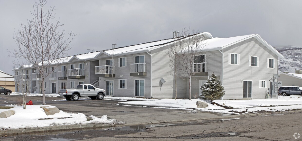Primary Photo - 595 S Ut-32 Hwy