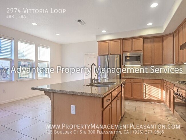 Foto del edificio - 4 bed/3 bath 2,007 sq ft Home Next to Fall...