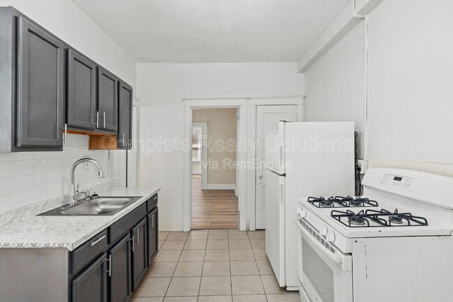 Building Photo - 4102 California Ave