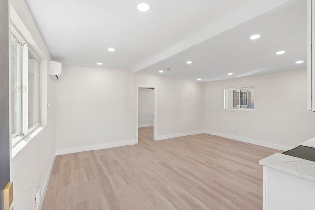 Foto del edificio - 3646 Curlew St