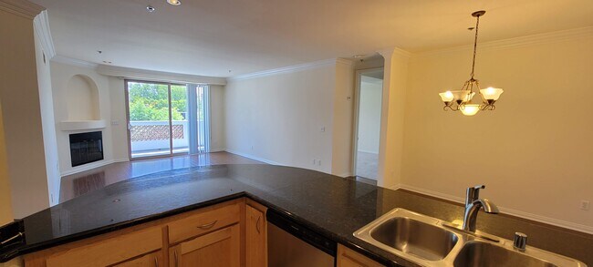 Foto del edificio - 949 N Croft Ave