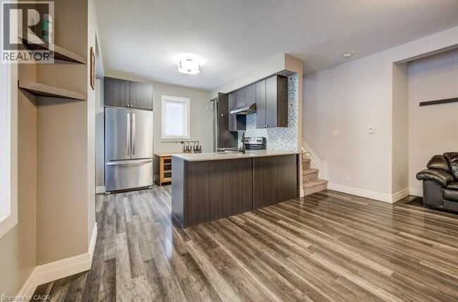 Building Photo - 52 Chapel St