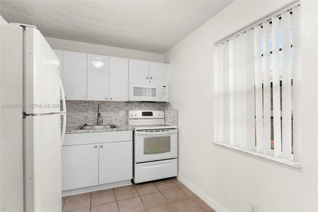 Foto del edificio - 4120 SW 19th St