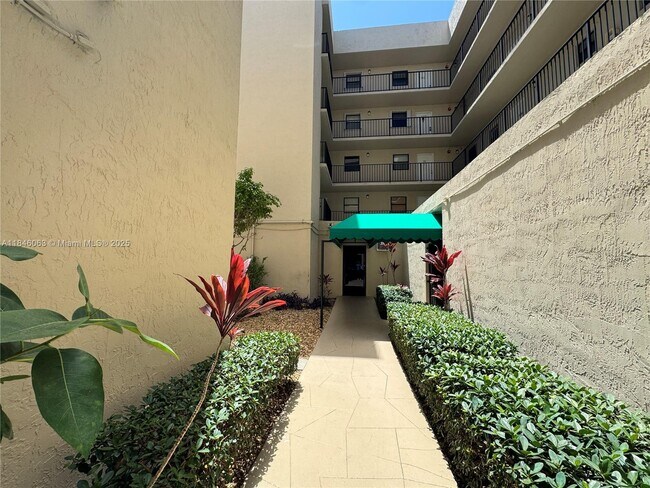 Building Photo - 7125 Bay Dr