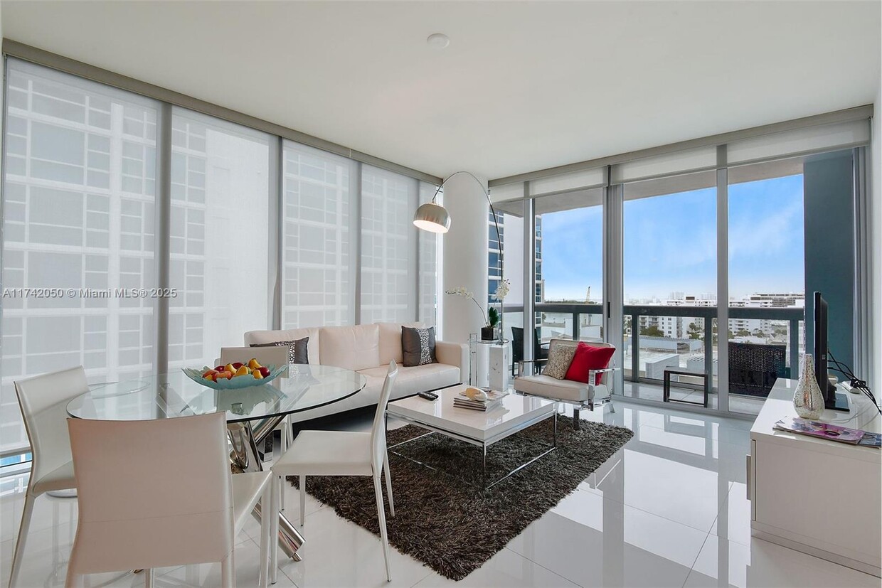 Foto principal - 6899 Collins Ave