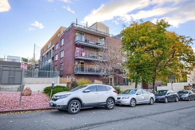 Building Photo - 830 Sherman St