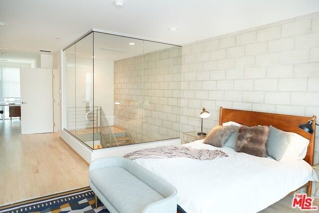 Building Photo - 3450 Cahuenga Blvd