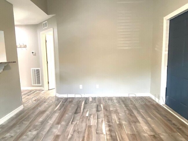 Building Photo - 8642 Mallard Reserve Dr