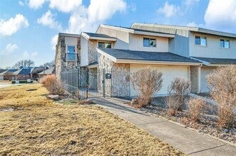 Building Photo - 2901 Country Pl Cir