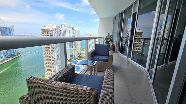 Building Photo - 495 Brickell Ave