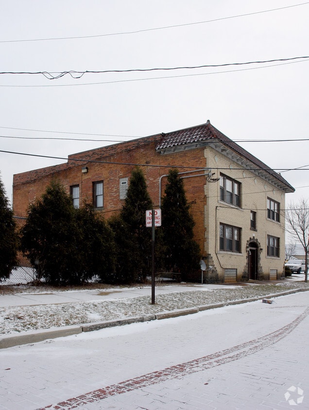 Primary Photo - 207 Myrtle Pl