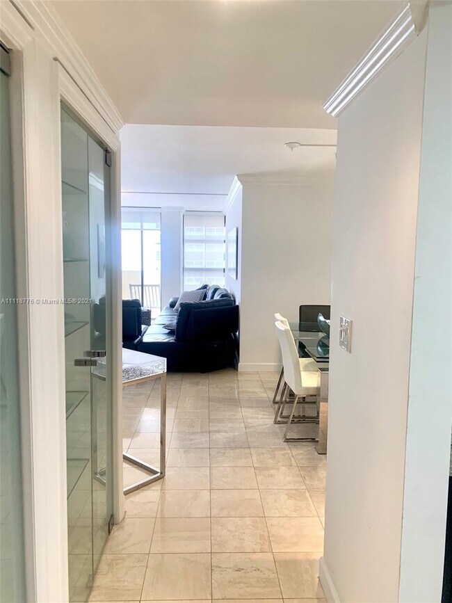 Foto del edificio - 5757 Collins Ave