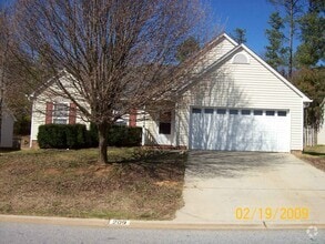 Building Photo - 209 Great Oaks Way