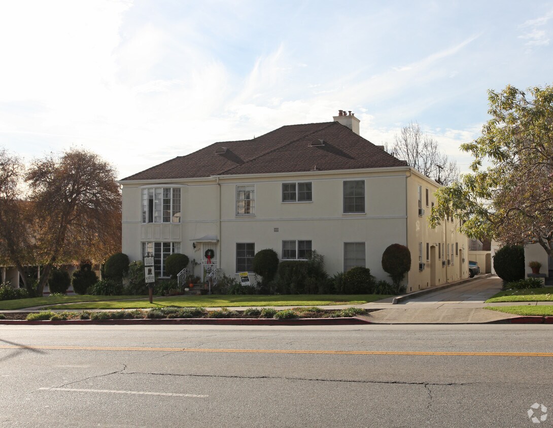 4703 W Finley, Los Angeles, CA 90027 Apartments in Los Angeles, CA