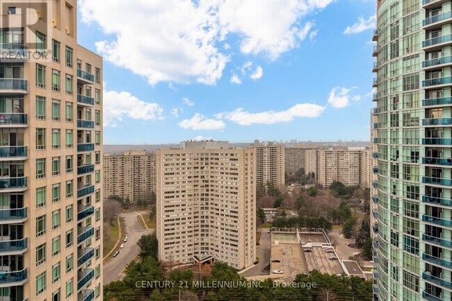 Photo du bâtiment - 80 Absolute Ave