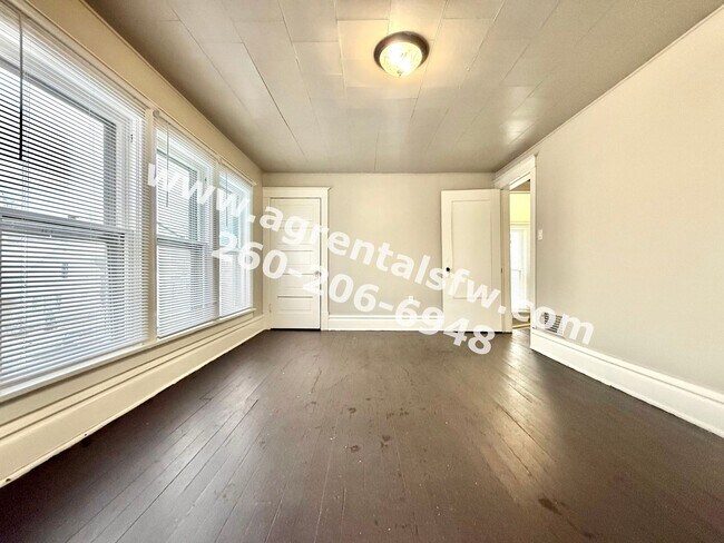 Building Photo - 4 bedroom house