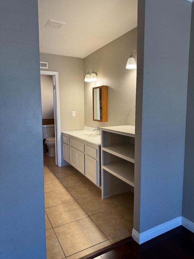 Building Photo - 3041 Dardaina Dr