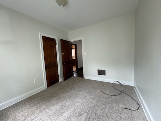 Building Photo - 2530 Berdan Ave