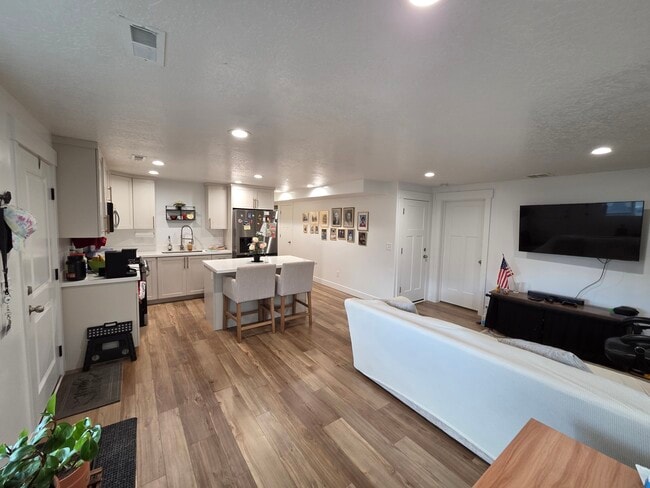 Foto del edificio - 7046 N Silver Creek Way