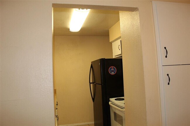 Building Photo - 6161 Reims Rd