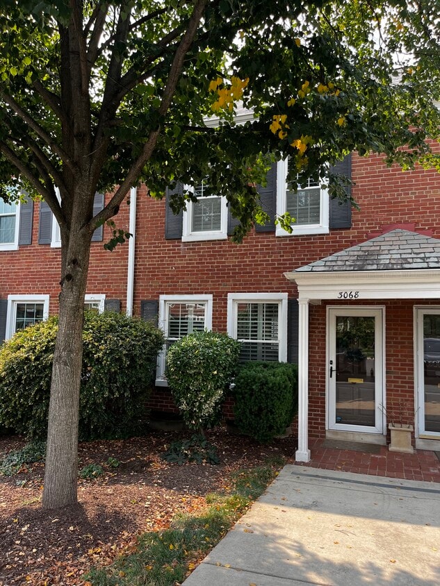 Photo - 3068 S Abingdon St (Arlington, VA)