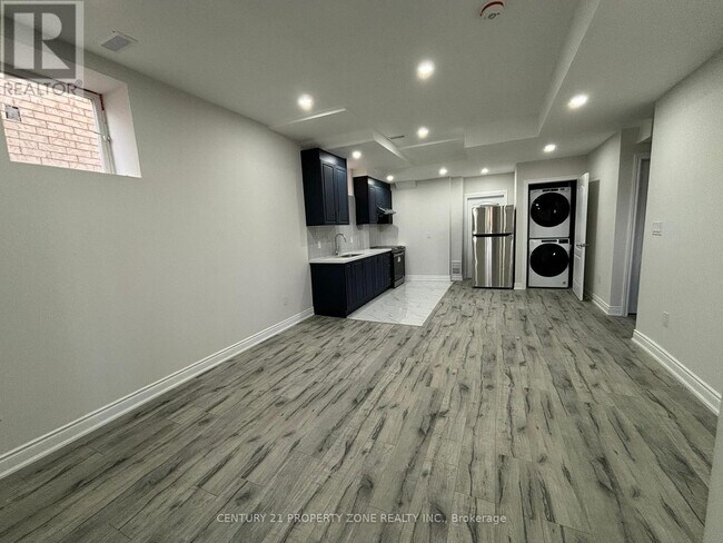 Building Photo - 61 Hawtrey Rd