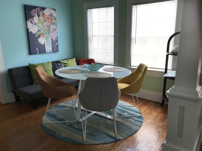 Dining room - 1113 Grinnell St