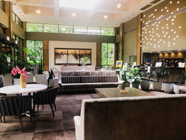 Vestíbulo - 3713 S George Mason Dr