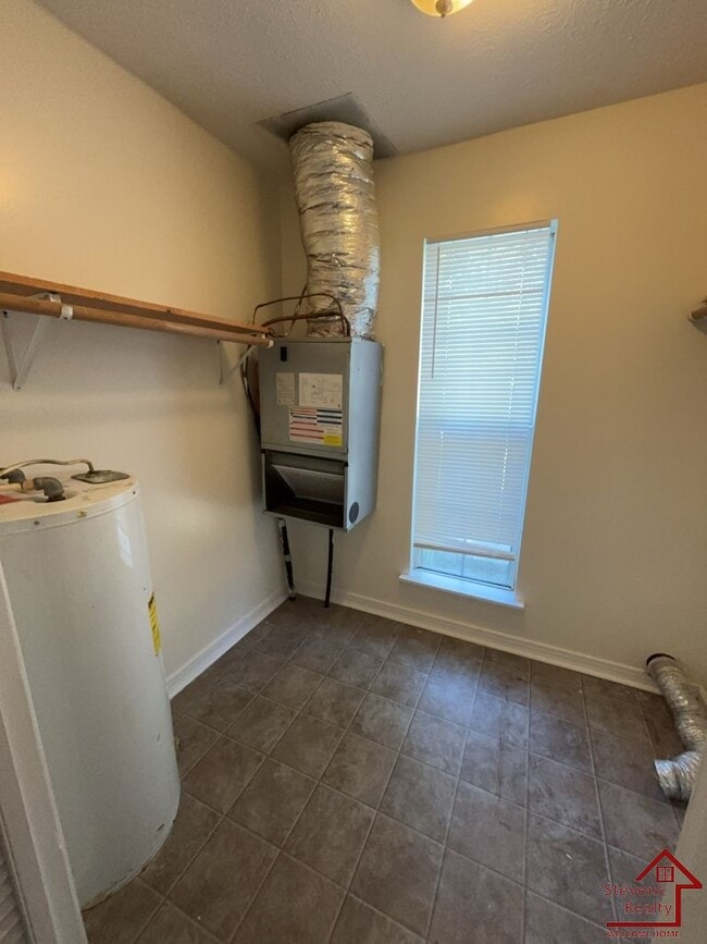 Building Photo - 157 Bybee Woods Dr