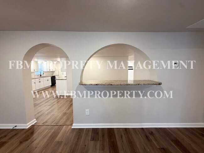 Building Photo - 303 E Thompson St