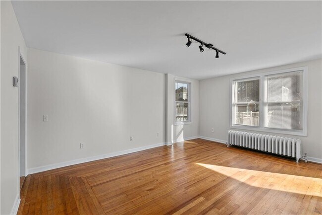 Building Photo - 35 Thurston Ave