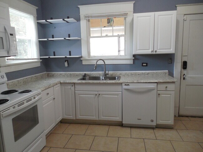 Foto del edificio - 2407 Wrightsboro Rd