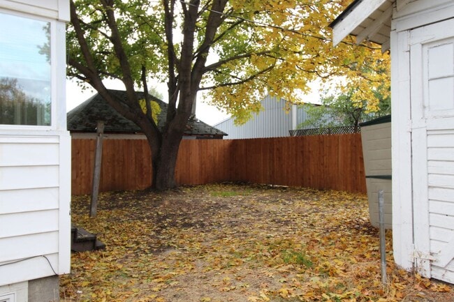 Foto del edificio - 4711 N Regal St