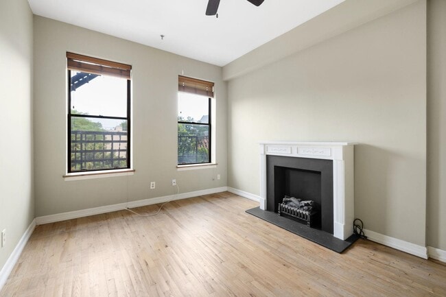Building Photo - 343 Varick St