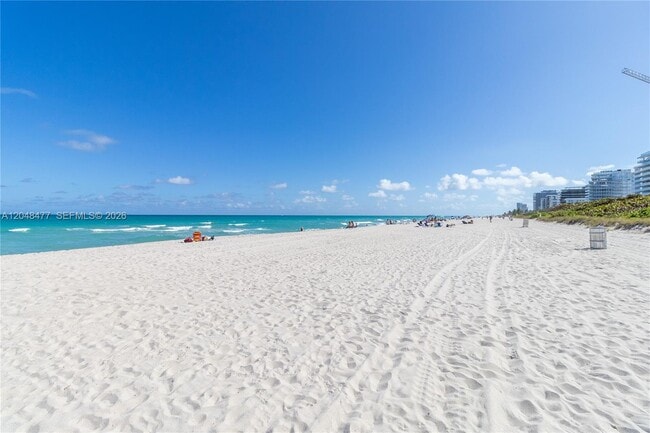 Foto del edificio - 7860 Harding Ave