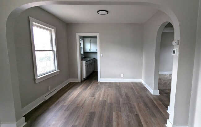 Building Photo - 2513 Howden St