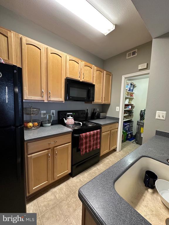 Building Photo - 3920 Penderview Dr