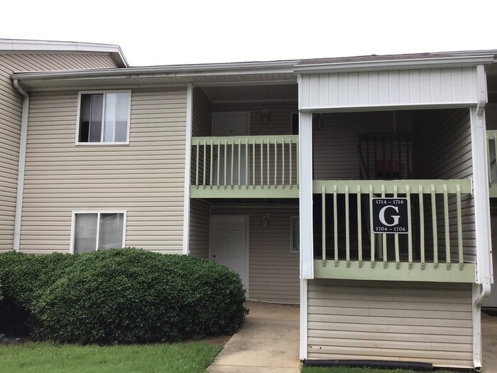 Primary Photo - 2 Bedroom Condo in Eagles Landing!