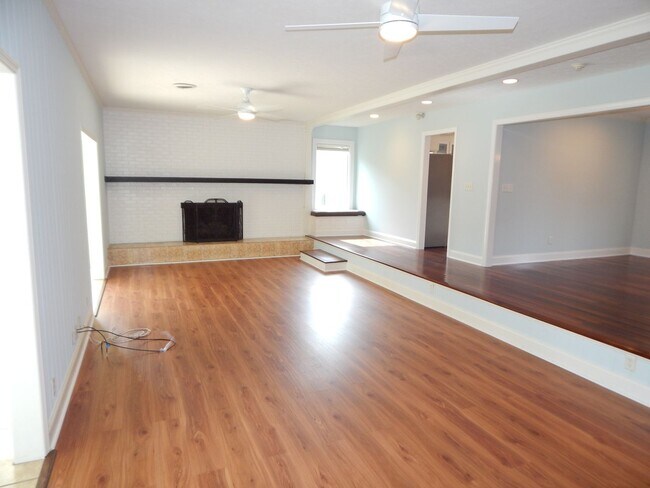 Foto del edificio - Spacious home in Pine Valley.