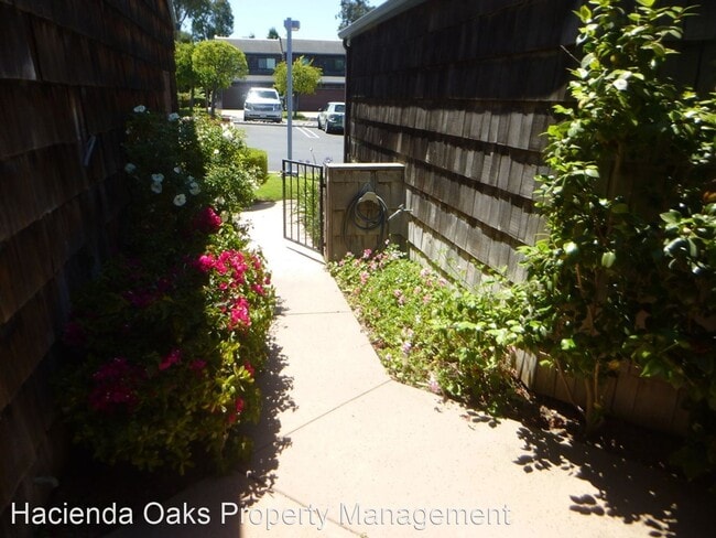 Building Photo - 2 br, 2 bath House - 1482 Oakridge Park Road