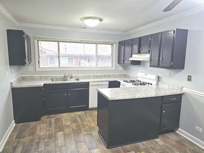 Building Photo - 1105 Fulton Dr