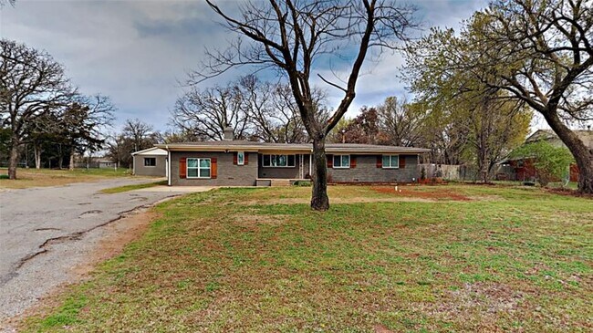 Building Photo - 1409 E Covell Rd