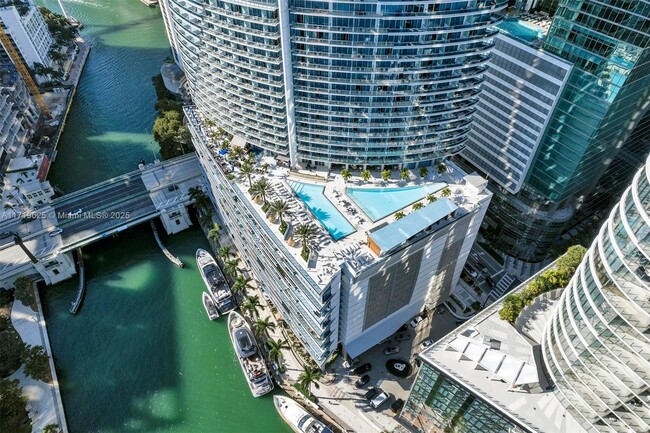 Building Photo - 200 Biscayne Blvd Way