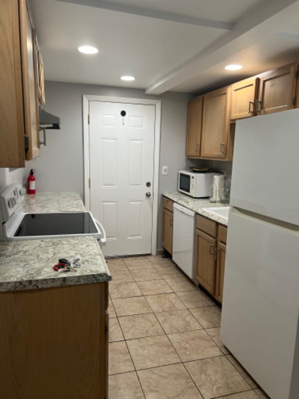 Photo - 1239 W Foster Ave Apartment