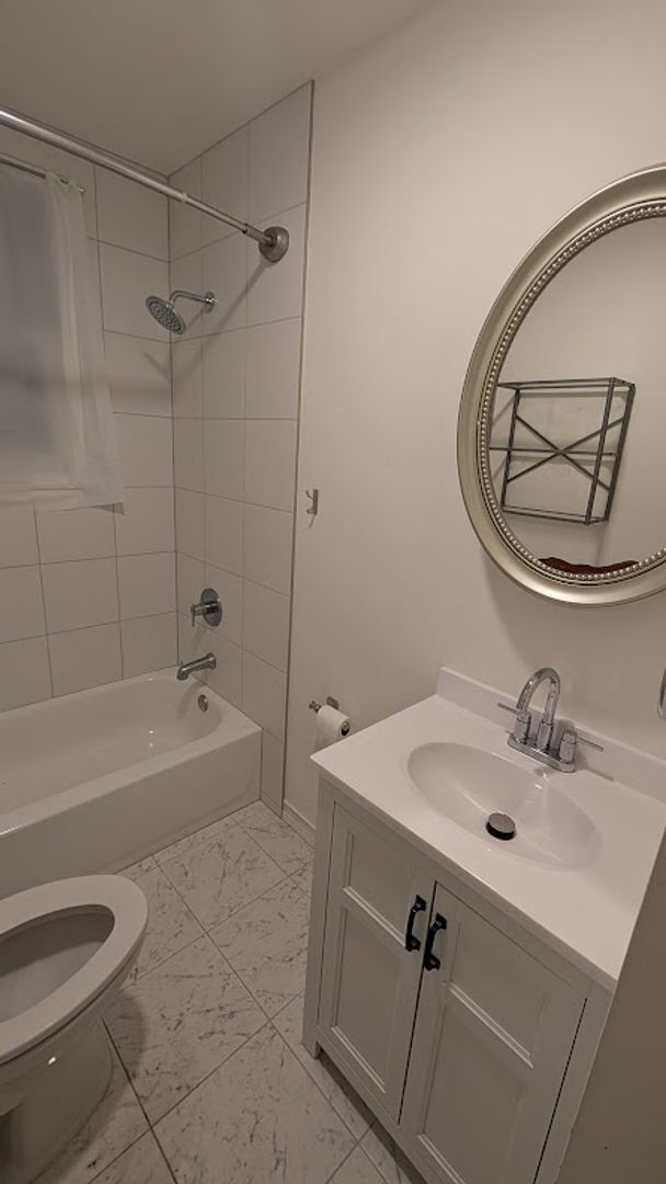 Foto del edificio - 2 bedroom 1 bath home near Lake Julian in Arden, convenient location.