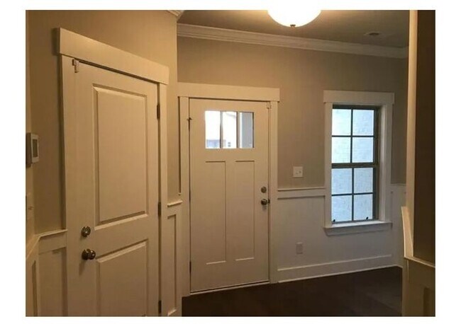 Foto del edificio - Luxury Townhome in Prime Location