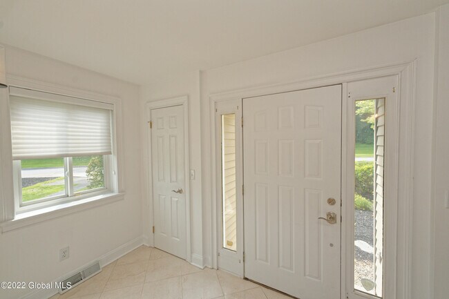 Building Photo - 30 Loudonwood E