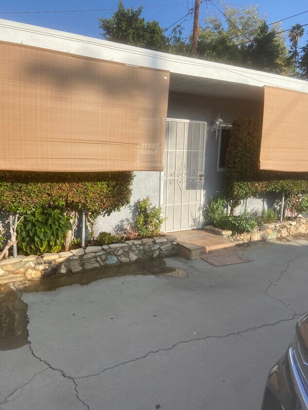 Front entrance and parking spot. - 14642 Kittridge St