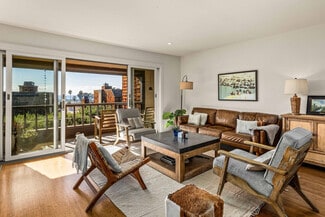 Building Photo - 12933 Caminito Del Canto