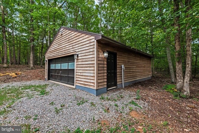 Building Photo - 65 Wades Run